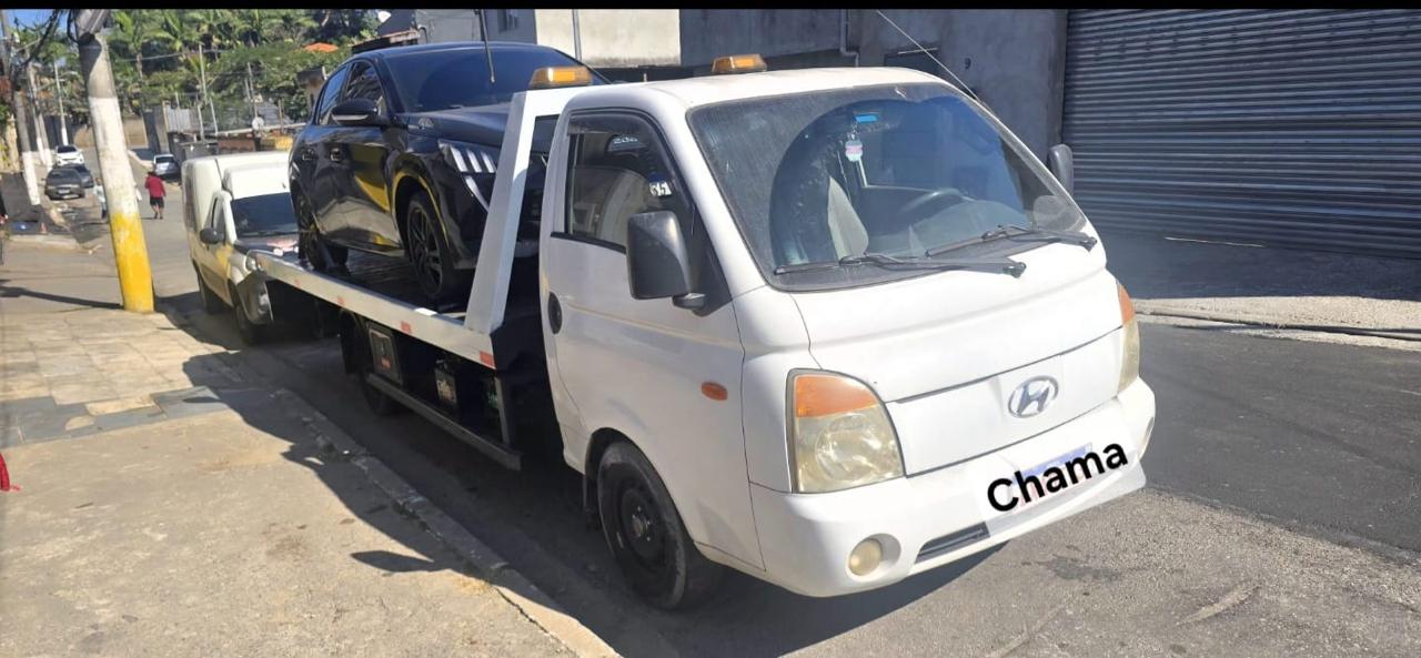 Guincho da Luizera transportando um carro esportivo preto